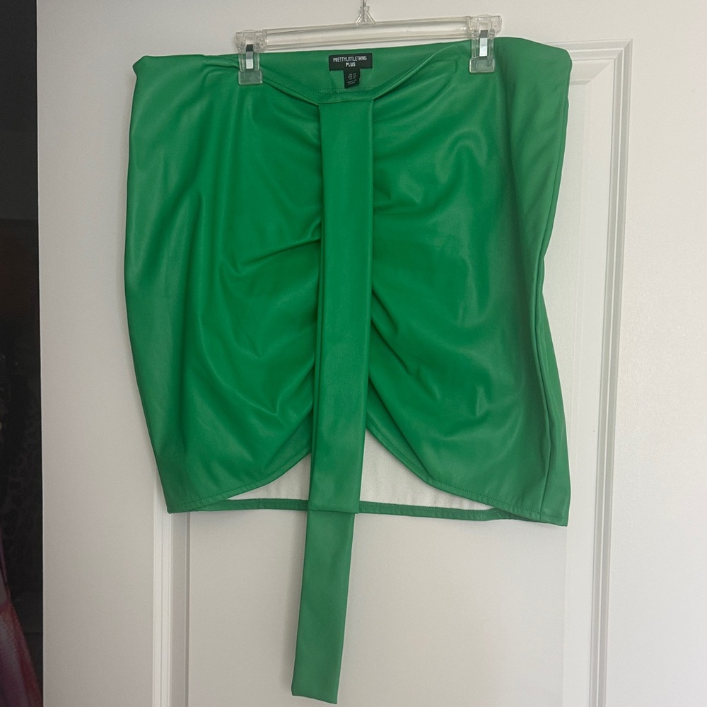 PrettyLittleThing Vibrant Green Faux Leather Skirt
